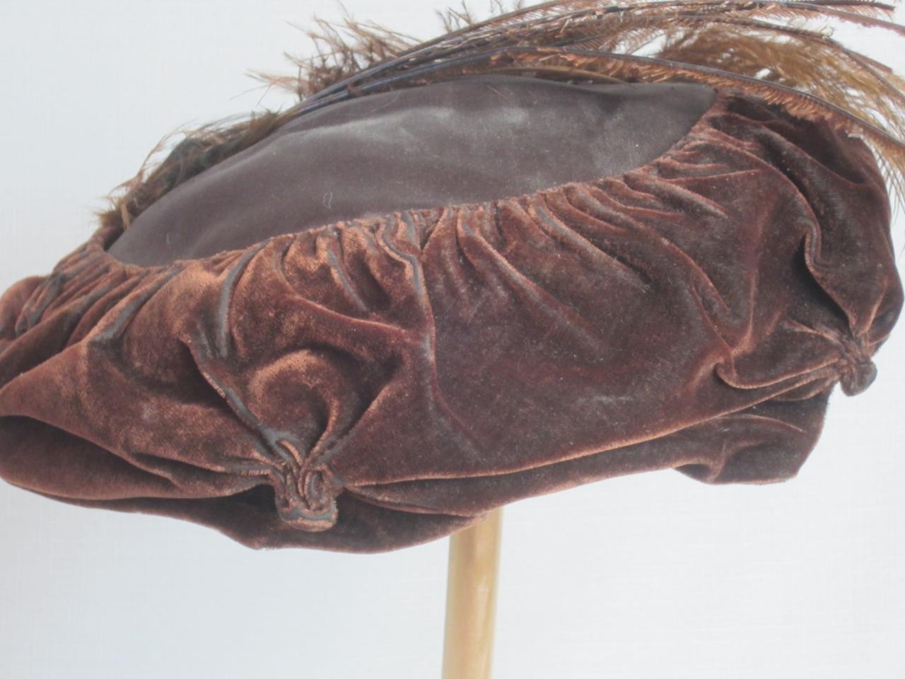 *1910 Edwardian True Antique Ladies Hat Brown Velvet Ostrich Plume, Feathers