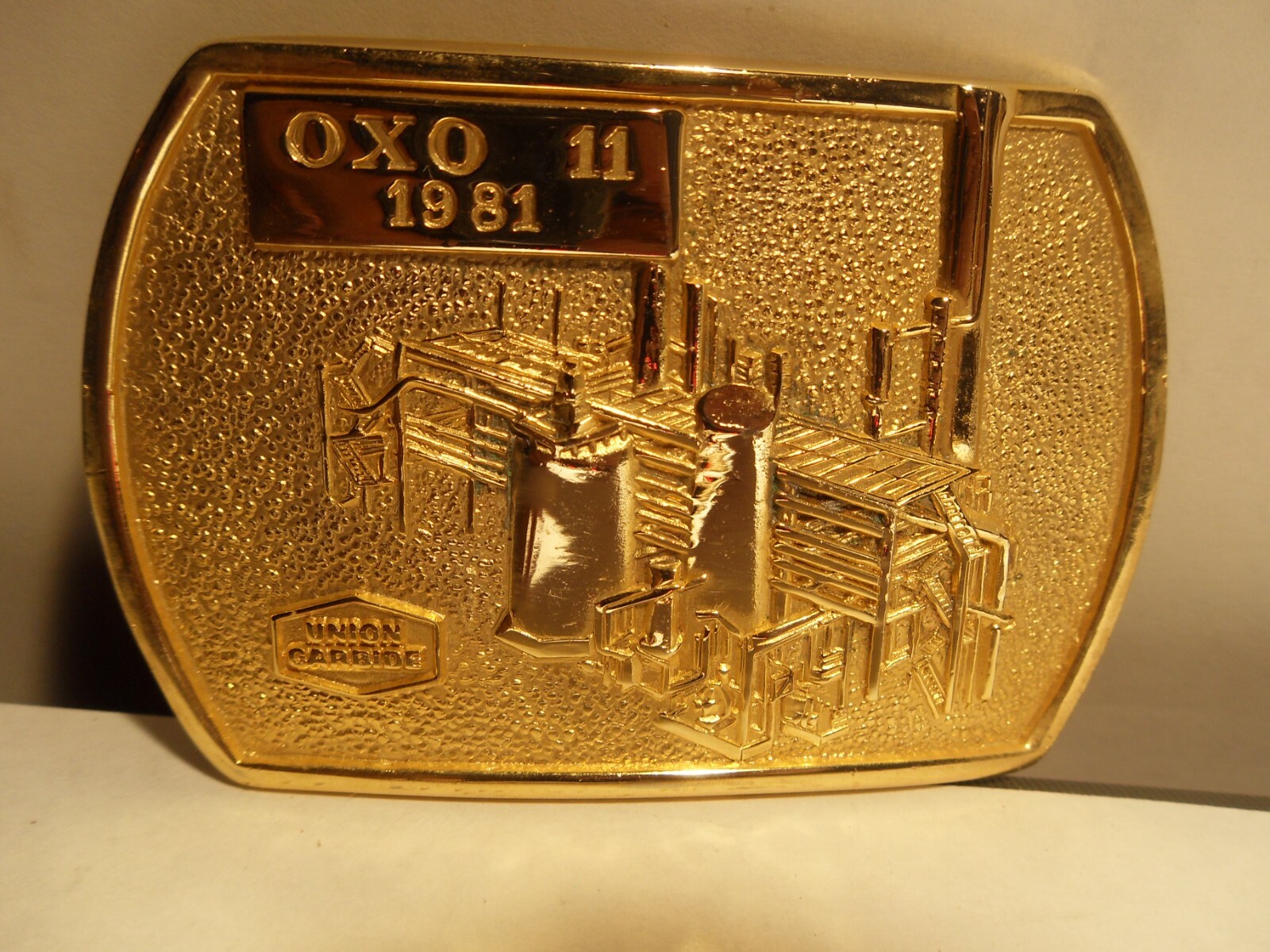 1981 BRASS BELT BUCKLE UNION CARBIDE OXO 11