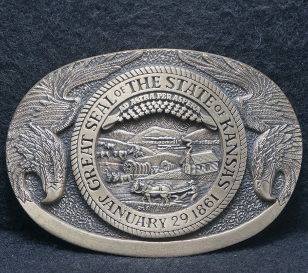 XC27111 NOS VINTAGE 1970s GREAT SEAL OF THE UNITED STATES OF KANSAS BELT BUCKLE