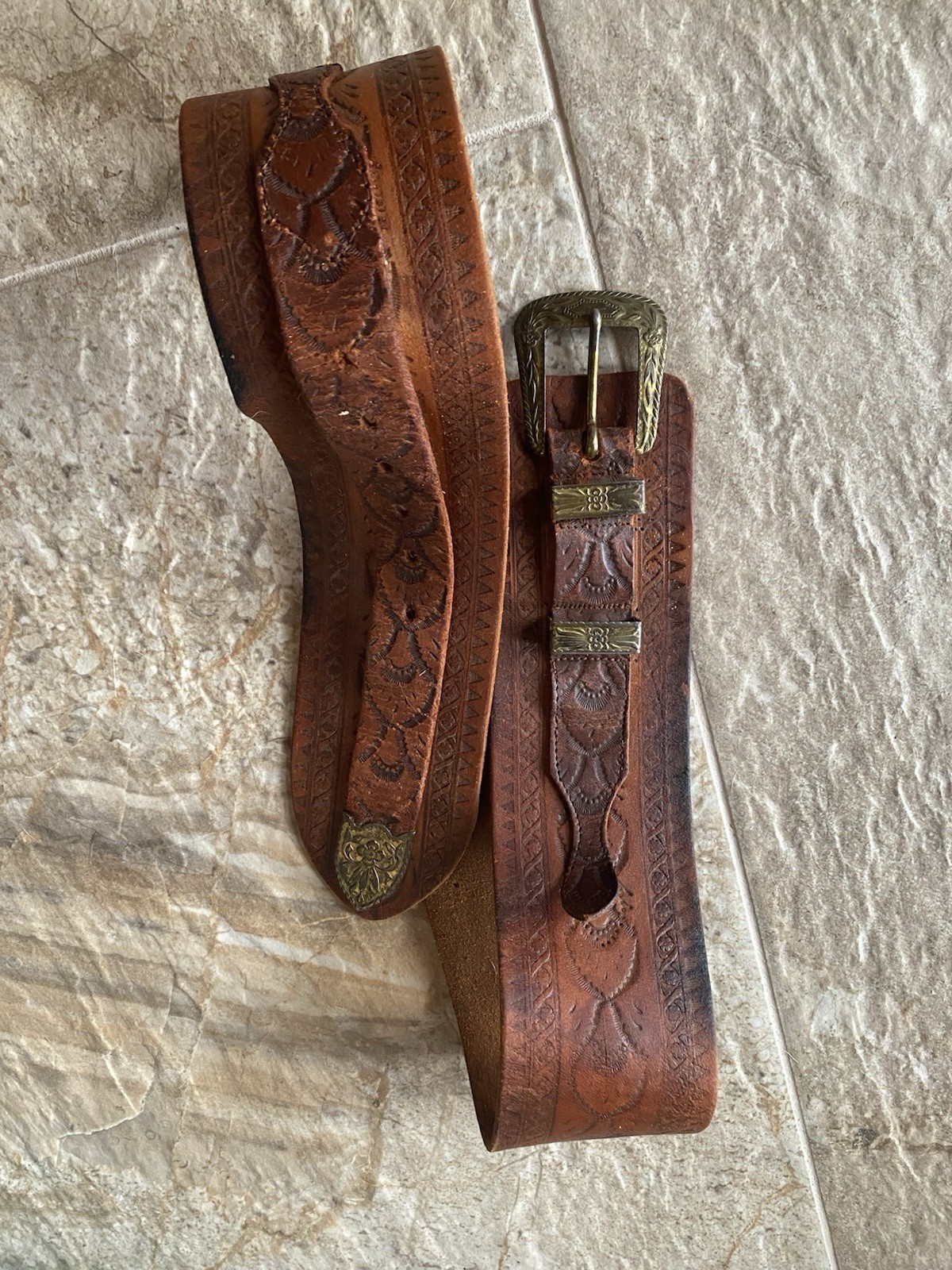 ladies vintage STEER HIDE leather belt hand tooled belt hippy boho native 28”