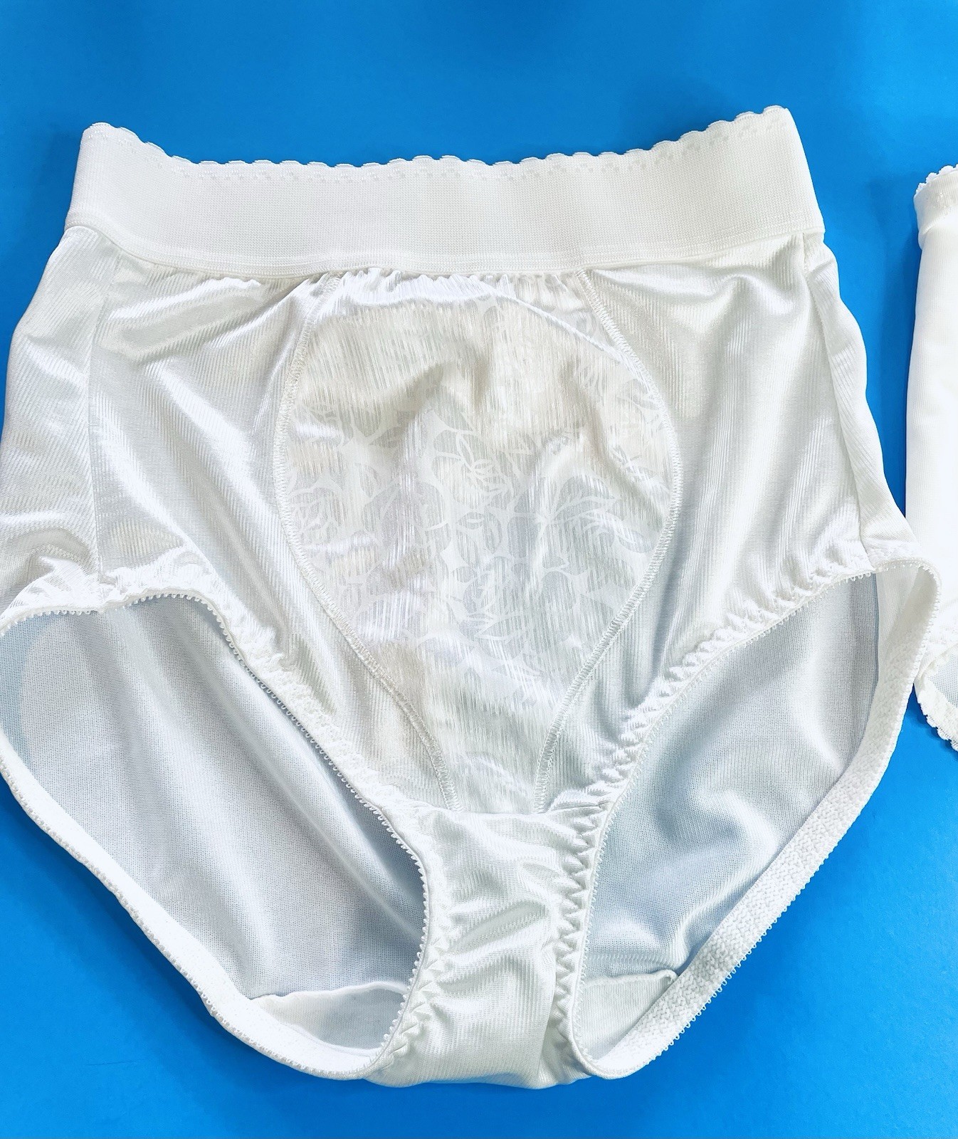 Hanes Her Way White Girdle & One No Brand Lot Vintage Small Large