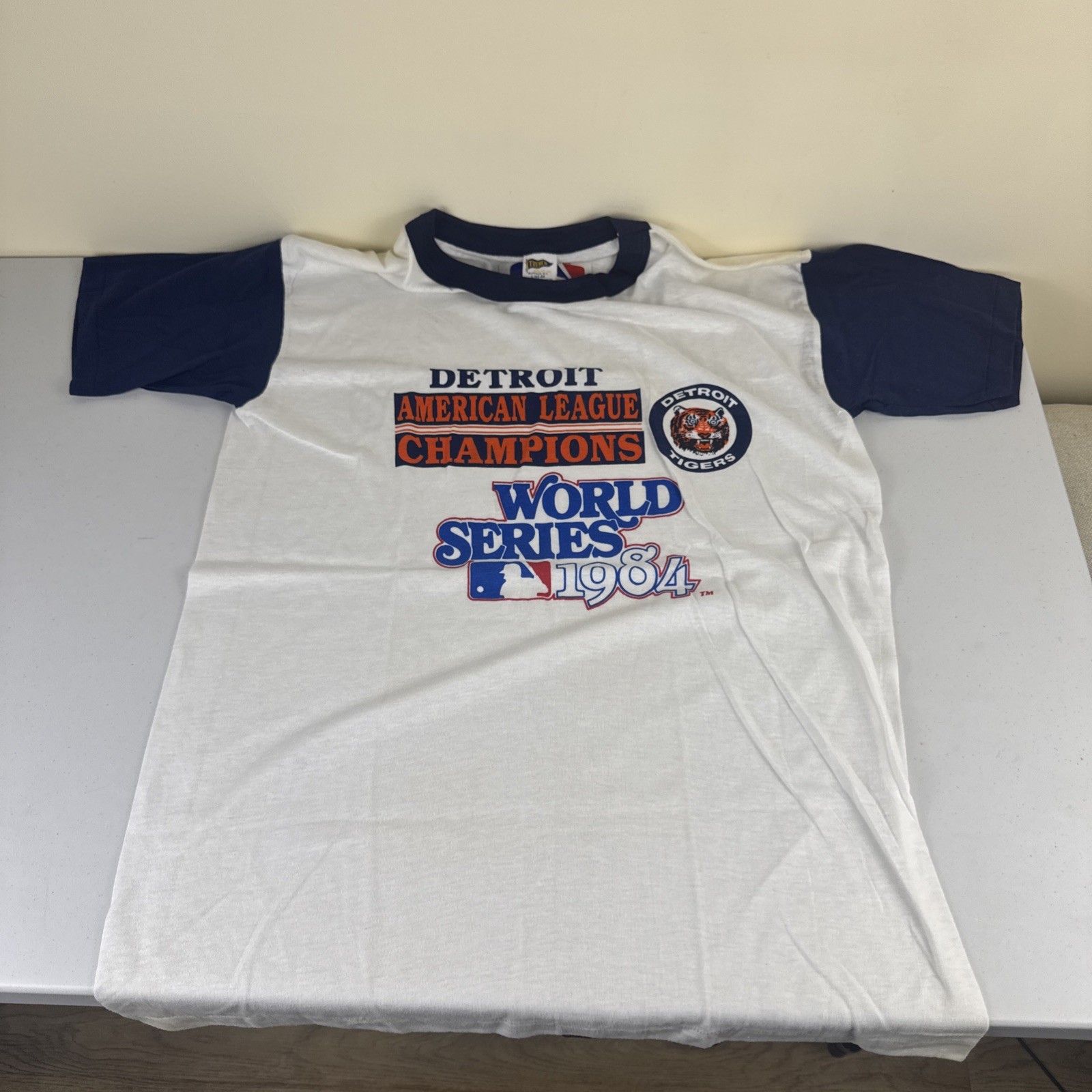 Vtg Detroit Tigers 1984 World Series Baseball Style Trench T-Shirt L 42-44 USA