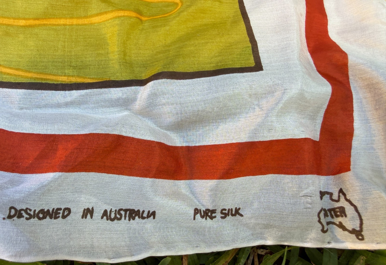 Vintage Scarf Silk Citer Koala Kollection Kangaroo Family in Bush Sunset 30″x31″