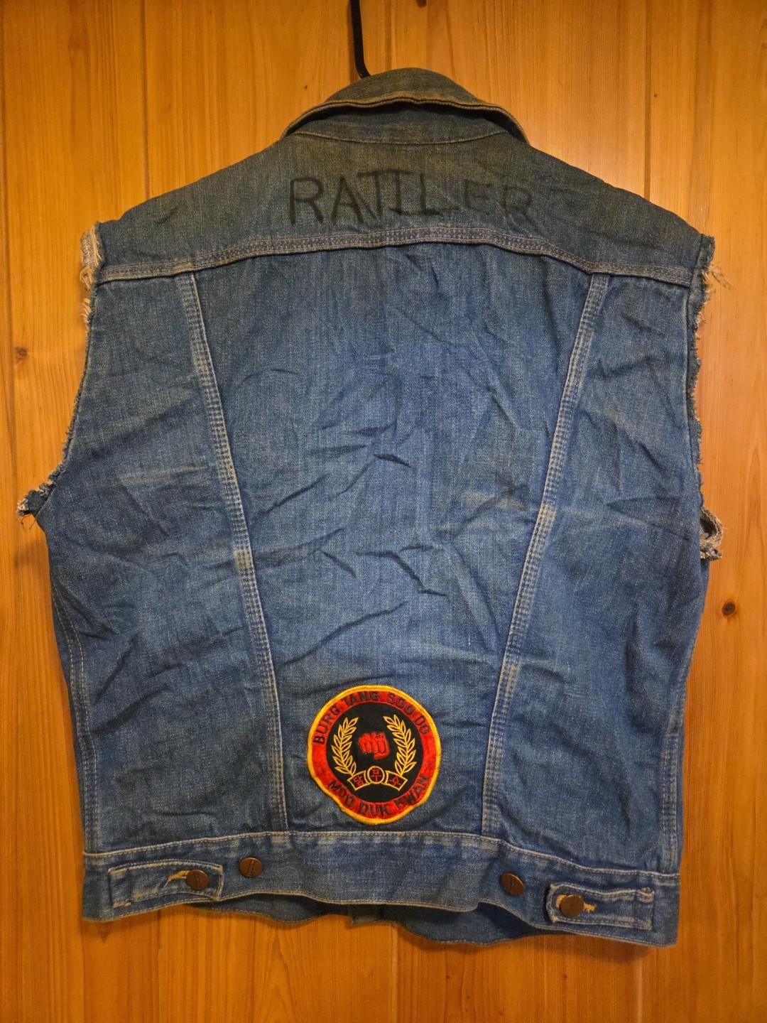 Vintage 70s Maverick Distressed Denim Sleeveless Vest 20×23 “RATTLER” w/ Patch