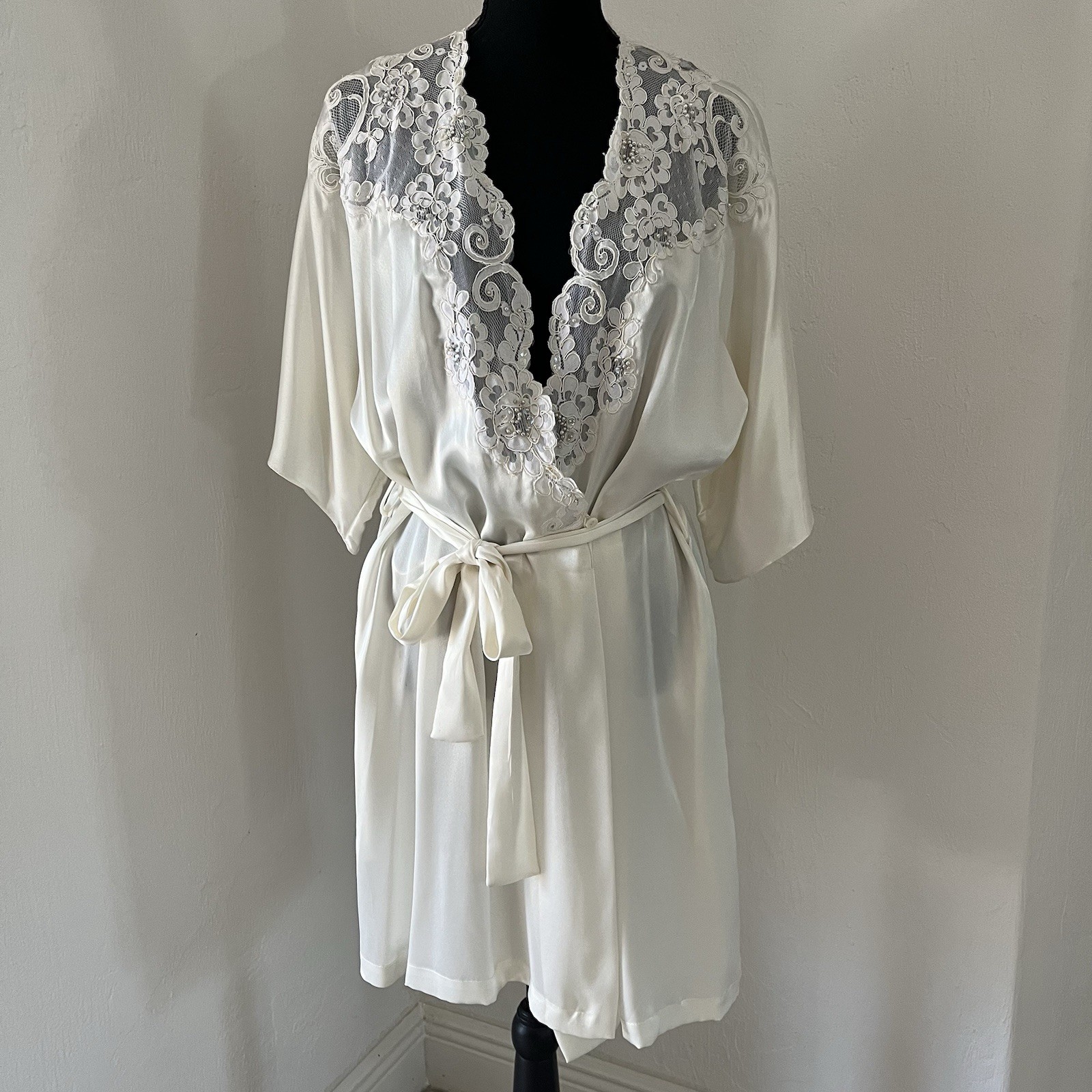 Vintage Robe Satin Lace Ivory Bride Wedding Day Honeymoon Boudoir Glam Pockets