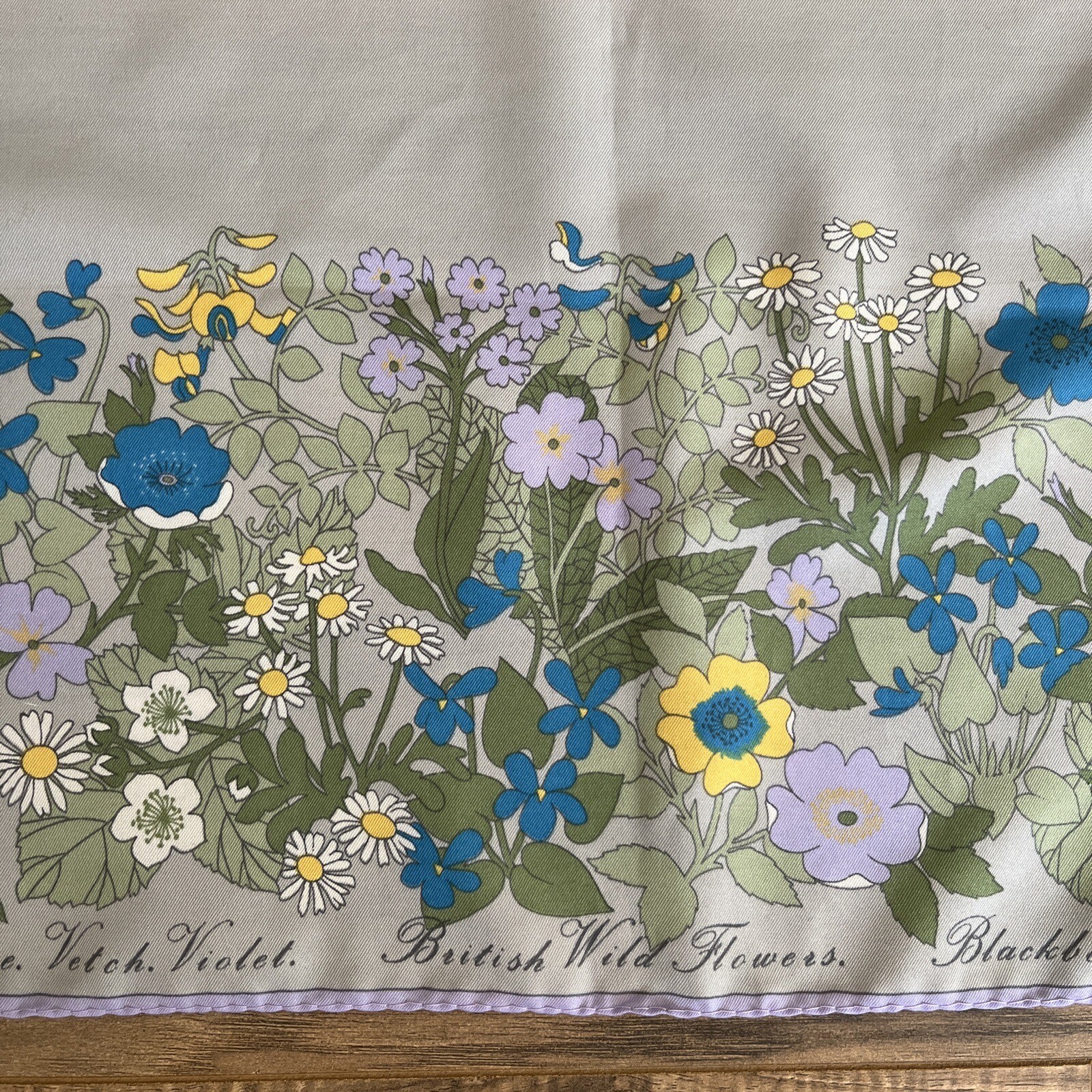 LADIES Scarf by Cornelia James British WildflowersPrimrose Anemone Lilac Vtg 26”
