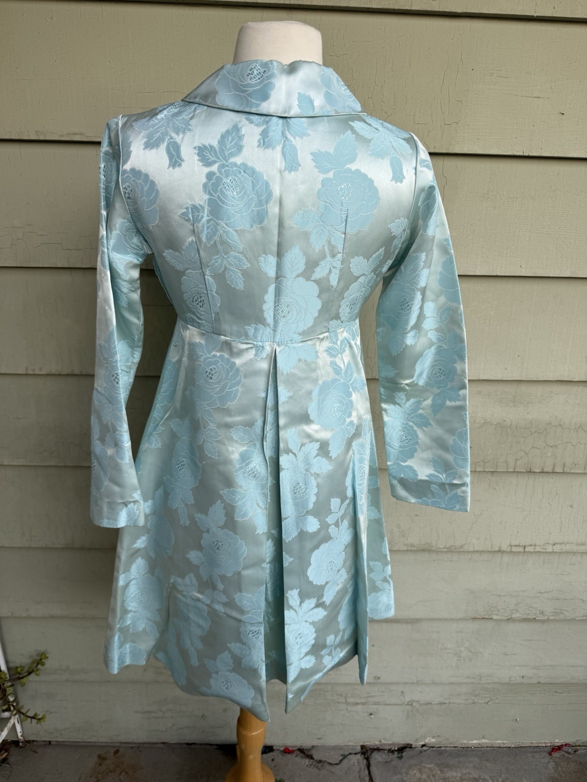 70’s Ice Blue Floral Brocade Cocktail Sheath Dress Matching Coat Metallic 28” 4